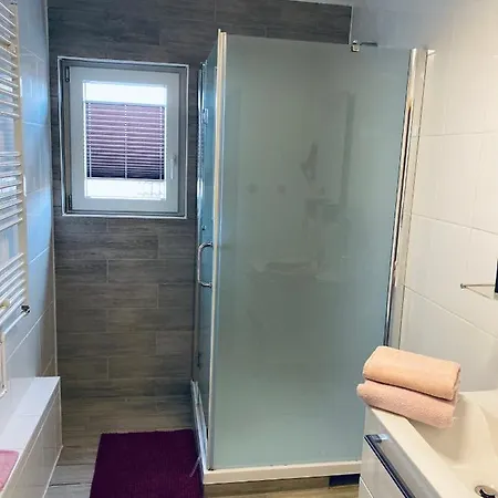- Gästezimmer In *